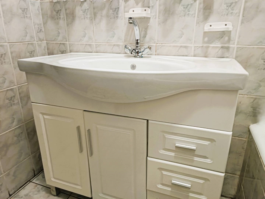 4 Bedroom Property for Sale in Generaal De Wet Free State